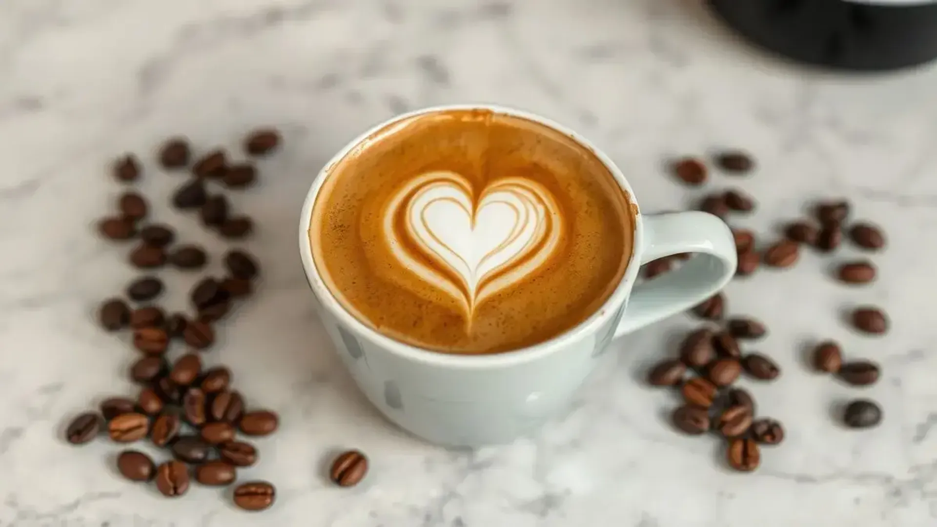 Como Fazer Cappuccino de Cafeteria em Casa: O Guia Definitivo para Máquinas de Espresso